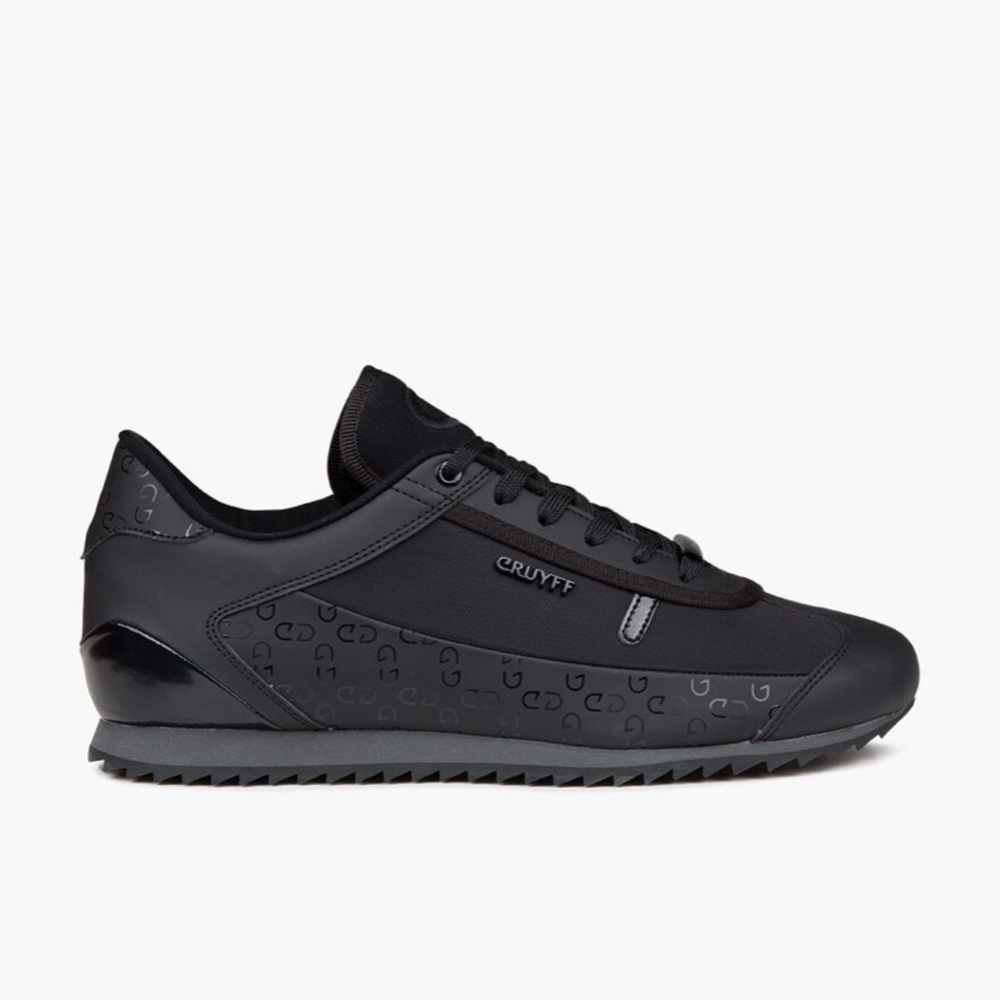 Cruyff Montana Size 9/42.  Bought these thinking they would fit like a size 9.5